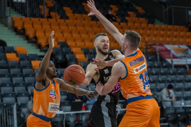 踢法不仅为 踢法不仅为