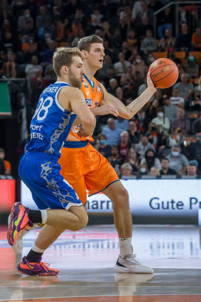 在新一轮W 在新一轮W