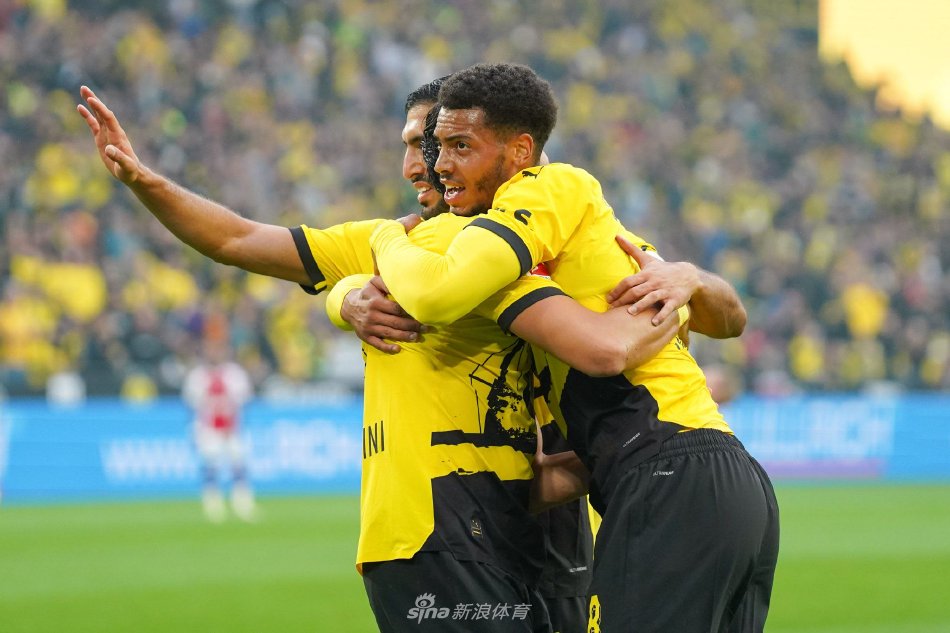 的两粒入球 的两粒入球